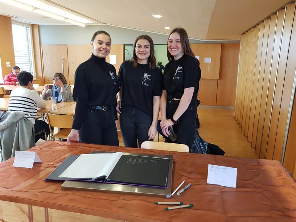 L'équipe du salon, en t-shirts de l'association Renaissance