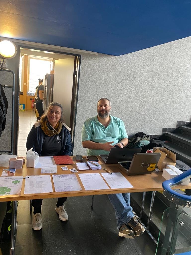 L'équipe du salon, en t-shirts de l'association Renaissance